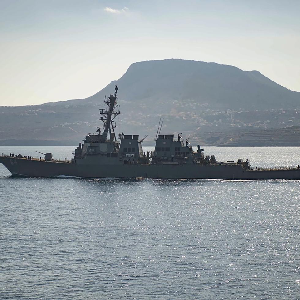 El destructor USS Carney en Souda Bay, Grecia. (Petty Officer 3rd Class Bill Dodge/U.S. Navy via AP)