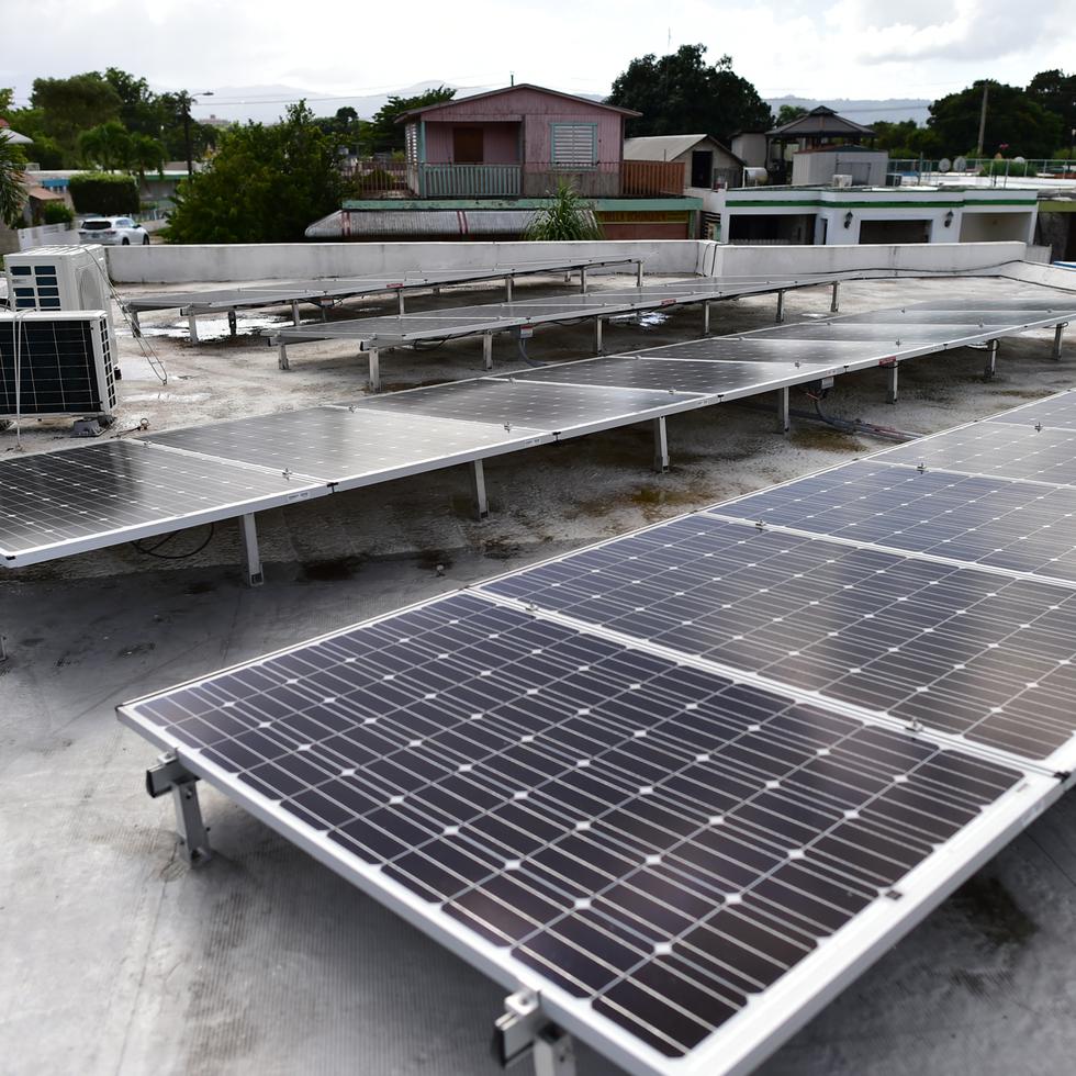 La instalación de placas solares y baterías de almacenamiento en Culebra es costeada por 
el Fondo de Defensa Ambiental.
