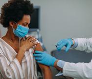 Se recomienda que las vacunas “vivas” no se administren durante la terapia inmunomoduladora.