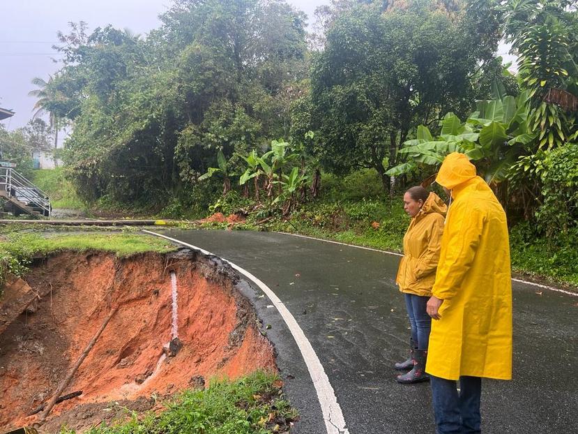Derrumbe grave registrado en la carretera PR-181, kilómetro 50.4, del sector Los Corsinos hacia la comunidad de Santa Rita en Gurabo.