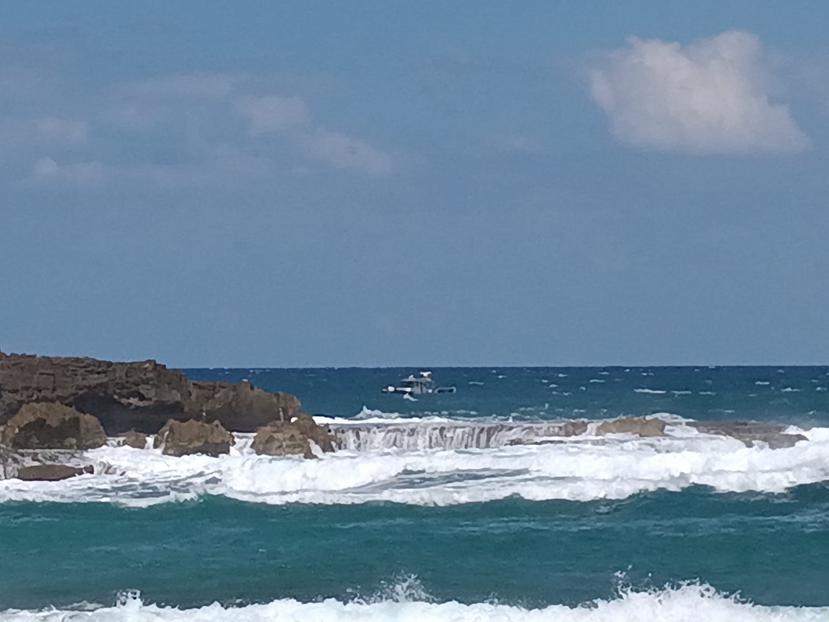 Área de la playa Caracoles, en Arecibo, donde un turista desapareció tras ser arrastrado por corrientes marinas el 3 de marzo de 2023.