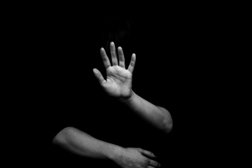 Más de 8,400 casos de violencia de género fueron reportados en la isla. (Shutterstock)