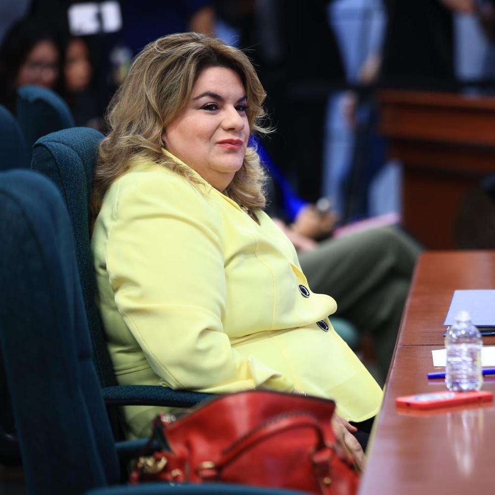 Conflictivo inicio de la vista de Jenniffer González en la Cámara
Hubo gritos, reclamos y discusiones antes de la comparecencia de la comisionada residente ante la Comisión Anticorrupción e Integridad