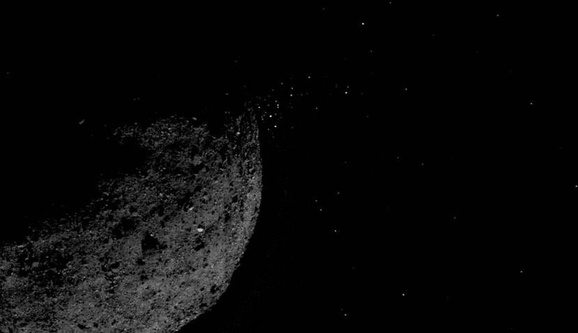 El objetivo principal de OSIRIS-REx es recolectar una muestra de la superficie de Bennu en 2020 y devolverla a la Tierra para su análisis en 2023 (NASA).
