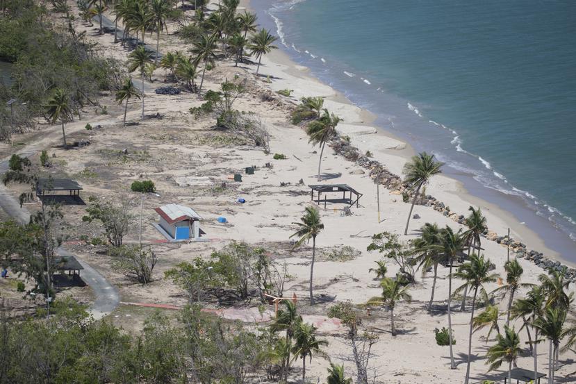 Estudio revela que, tras el ciclón, la orilla se movió tierra adentro en 62 millas del litoral, lo que aumenta la exposición y riesgo a inundaciones.