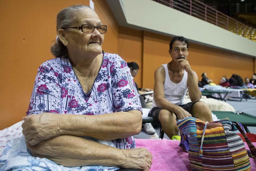 Rosalía López, de 73 años, se movilizó de inmediato al refugio. Como en otras ocasiones, teme que el mar entre a su casa en Columbus Landing.