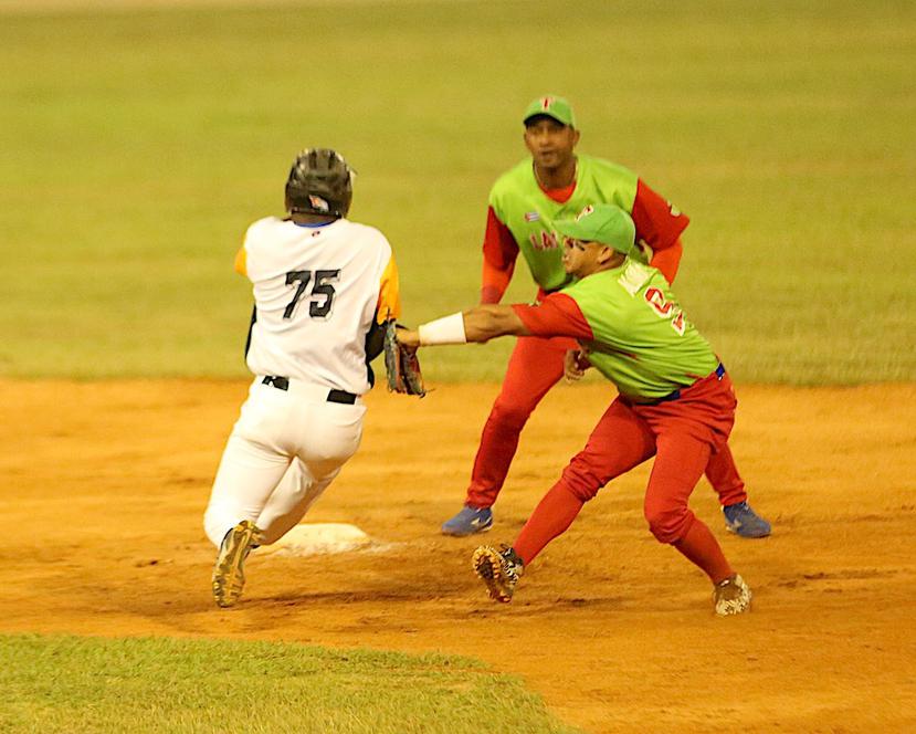 Acción de la serie final del béisbol profesional cubano. (Suministrada)