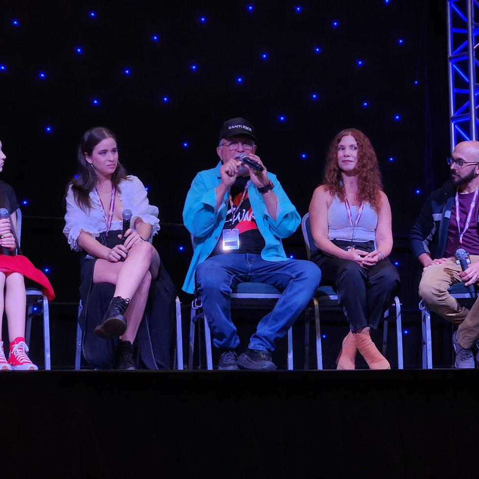 Emmanuel "Sunshine" Logroño, junto a otros miembros del elenco y producción, presentaron el tráiler de "Chona 2" en el Puerto Rico Comic Con.
