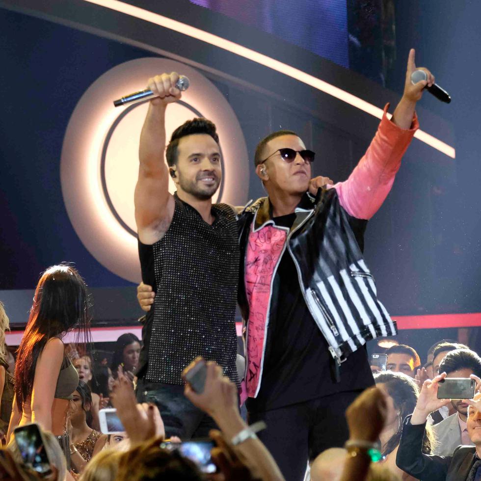 Los cantantes puertorriqueños Luis Fonsi y Daddy Yankee, quienes juntos popularizaron el tema "Despacito", forman parte de la demanda radicada en California.
