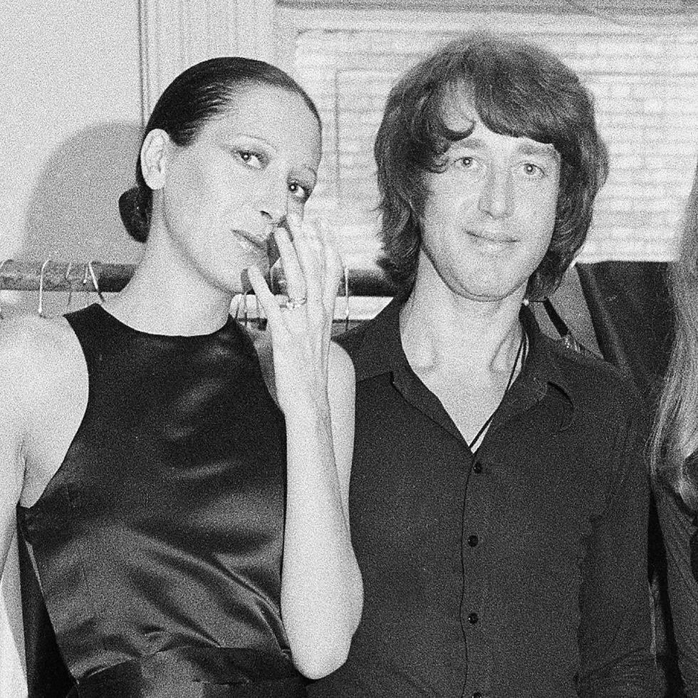 Elsa Peretti (a la izquierda) comenzó a diseñar para Tiffany en 1974. (Foto: AP)
