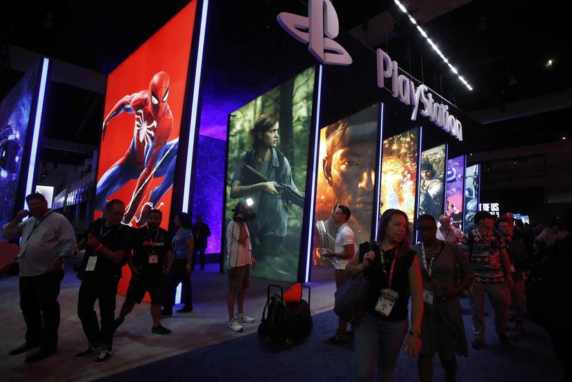 Público visita el espacio de Playstation durante la Electronic Entertainment Expo. (EFE)