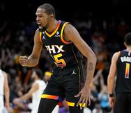 Kevin Durant, de los Suns, lució con 36 puntos en el cuarto choque de la serie.