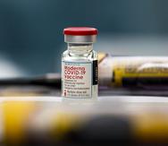 Dosis de vacuna de Moderna contra el COVID-19.