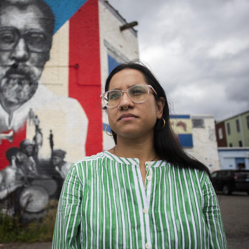Elena Marie Rosario hace un doctorado en Historia en la Universidad de Michigan y escribe una tesis sobre la historia de la migración puertorriqueña a Connecticut.
