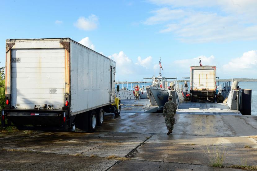 Las lanchas de la Guardia Nacional iniciaron sus viajes ayer para llevar suministros a las islas municipio de Vieques y Culebra.