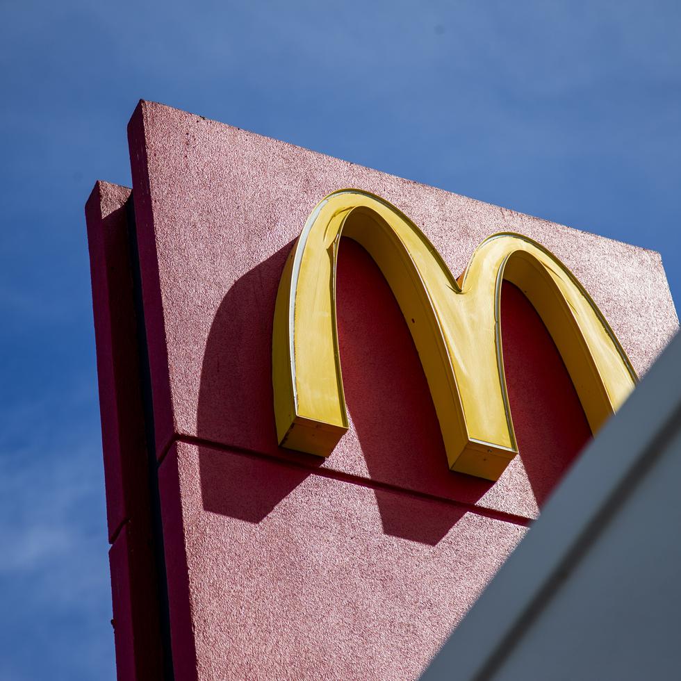 McDonald’s emplea en todo el mundo a unas 150,000 personas en sus oficinas y en los restaurantes que opera directamente, sin contar franquicias.