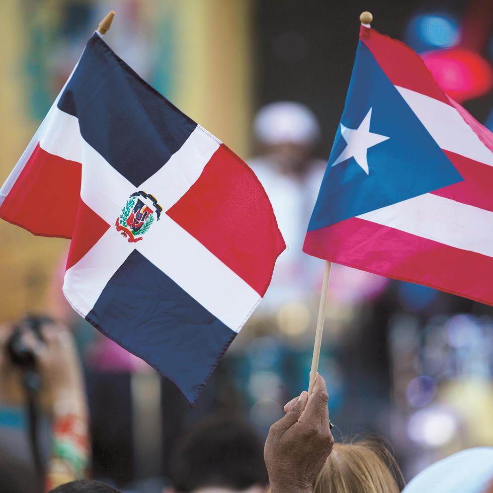 La mayoría de los inmigrantes en Puerto Rico  proviene de la vecina República Dominicana. En la foto, las banderas de  ambos países. (GFR Media)