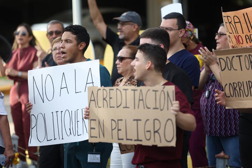 Estudiantes de Ciencias Médicas han realizado varias manifestaciones para exigir la salida de la rectora Ríos Reyes.