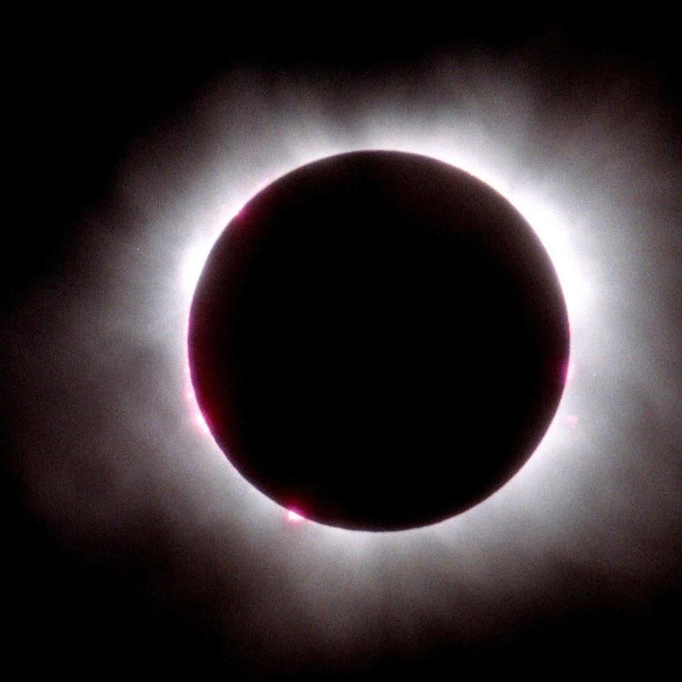 La última vez que este fenómeno ocurrió en los Estados Unidos y la región de las Américas fue en el 2017, y el próximo eclipse solar total que se podrá ver en el continente estadounidense ocurrirá en agosto de 2044.