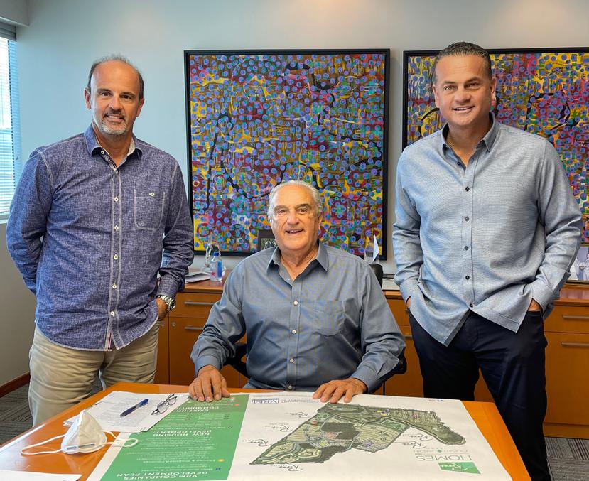 Tres de los socios de VRM,  José Valdés Muzarieta, José Valdés Leal (centro) y Rafael Rojo, presentaron el plan maestro para desarrollar River Homes en Ciudad Jardín Gurabo.