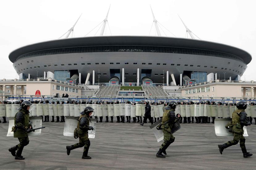 La construcción del estadio de San Petersburgo tardó una década, y los costos se dispararon a 43,000 millones de rublos ($670 millones). (AP / Anatoly Maltsev)