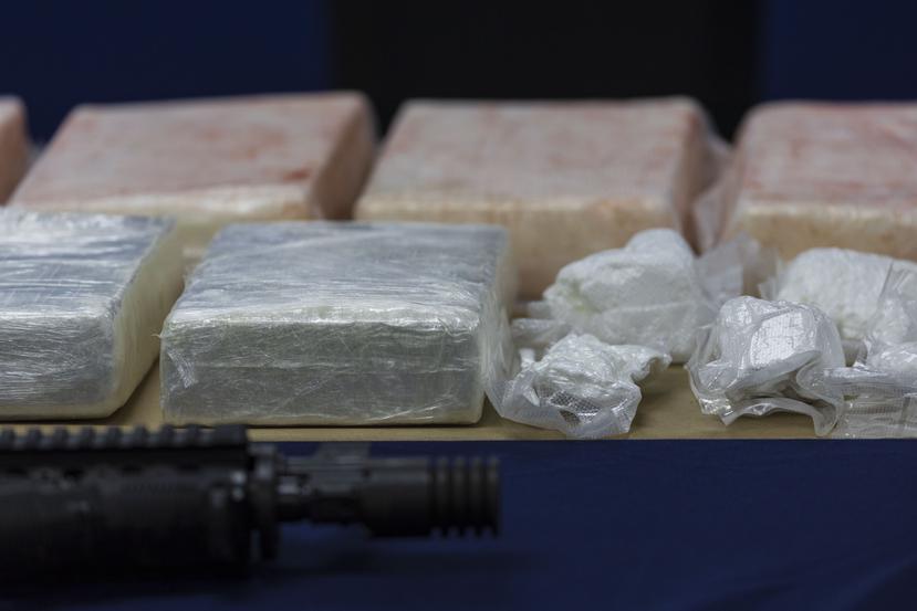 Al requisar la embarcación fueron hallados 32 bultos que contenían 800 paquetes rectangulares que contenían 804 kilogramos de cocaína.