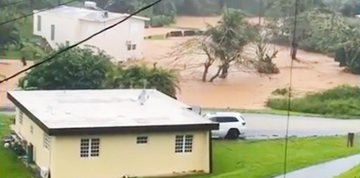 Ríos crecidos, inundaciones y deslizamientos en el centro de la isla