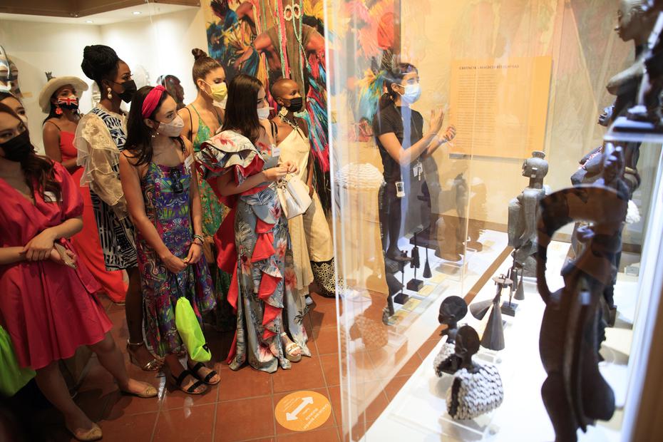 Algunas candidatas hicieron su recorrido por las diversas salas que componen el Museo Las Américas, donde pudieron conocer más acerca de la conquista, la colonización, la herencia africana y las artes populares.