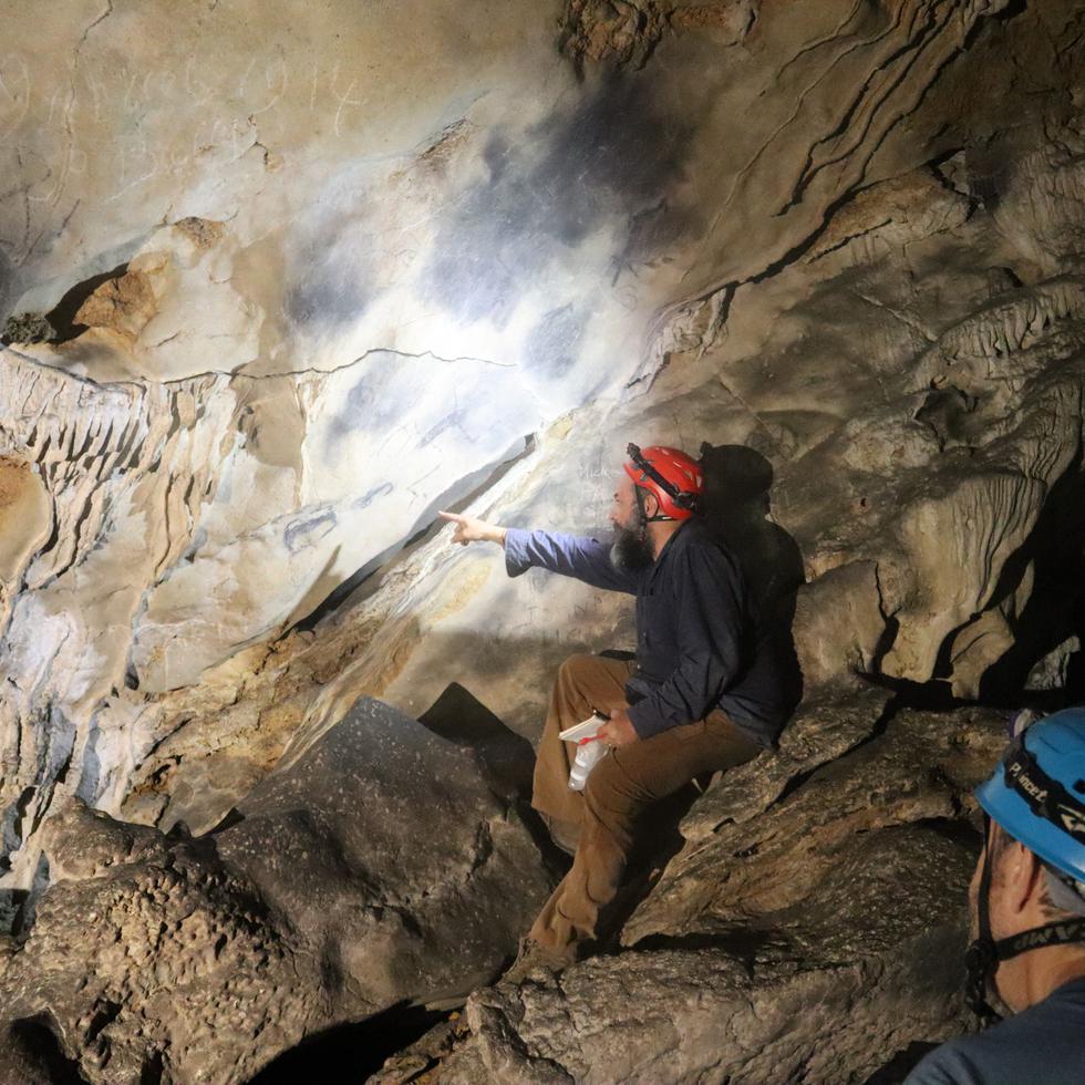 Las cuevas del karso contienen desde restos de animales (ahora extintos) hasta manifestaciones de arte rupestre que confirman que su ocupación por grupos indígenas inició antes y terminó después de lo pensado, según investigaciones lideradas por el arqueólogo Reniel Rodríguez, de la UPR en Utuado.