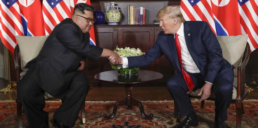 Donald Trump y Kim Jong-un firmaron una declaración que inaugura una nueva etapa de relaciones y abre las puertas a la "total desnuclearización". (AP)