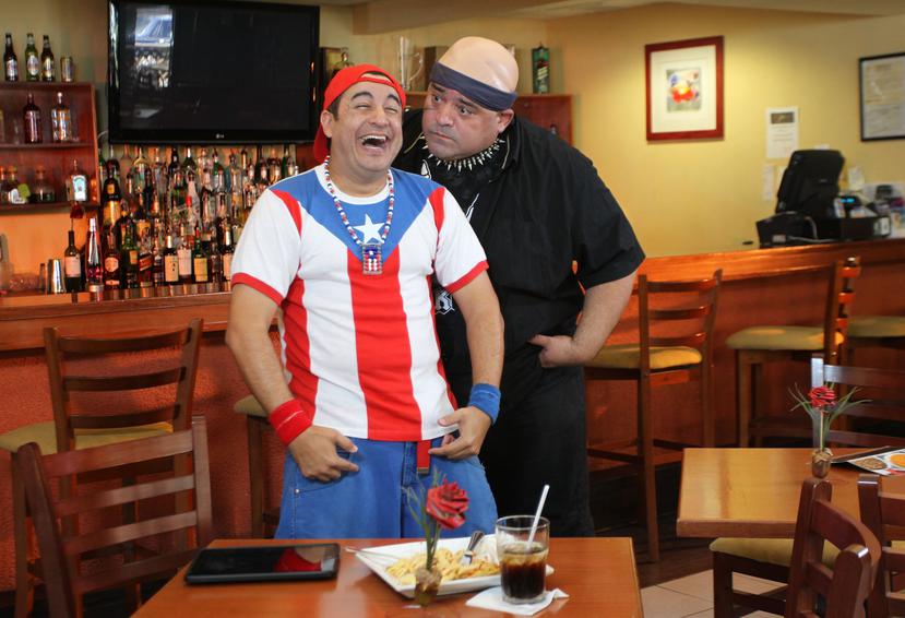 Miguel Morales, en su personaje de Bejuco junto a Wilfred Morales como Cholón, quienes formaban parte del programa "Con lo que cuenta este país".
Foto: Wanda Liz Vega / El Nuevo Dia