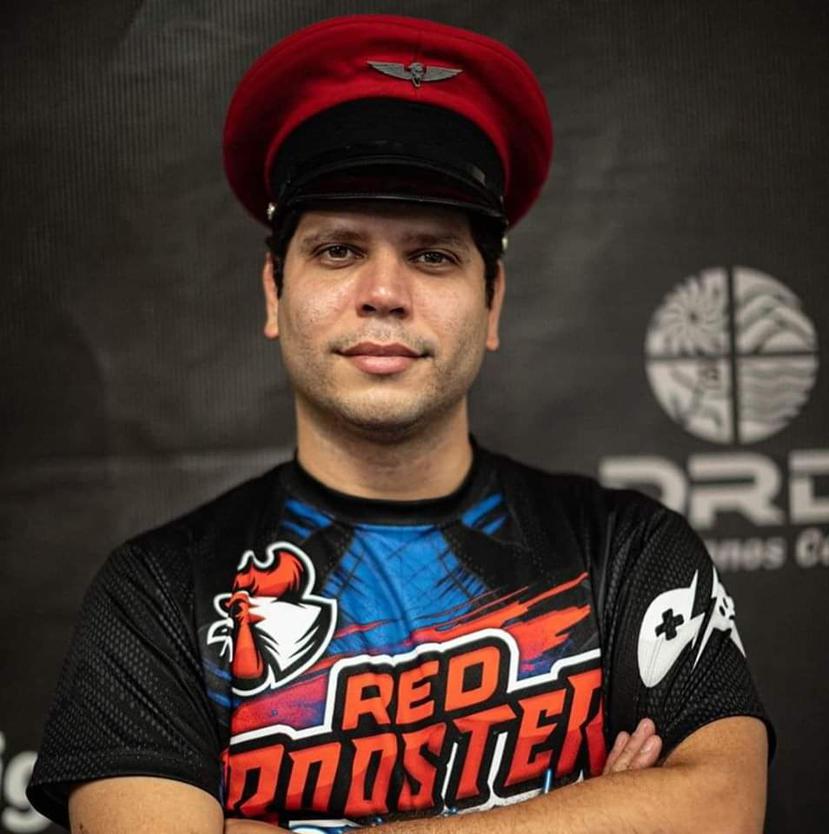 Ricardo Román, capitán del Team Red Rooster de esports.