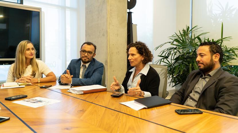 Desde la izquierda: Annie Mayol, presidenta de Foundation for Puerto Rico; Luis Monterrubio, director de planificación de la comunidad en Foundation; y María Jaunarena, vicepresidente ejecutiva de la entidad. (Suministrada)