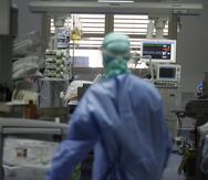 El Departamento de Salud informó que el total de pacientes hospitalizados por el virus había aumentado a 305, lo que se traduce en 34 pacientes más que el número reportado el día anterior.