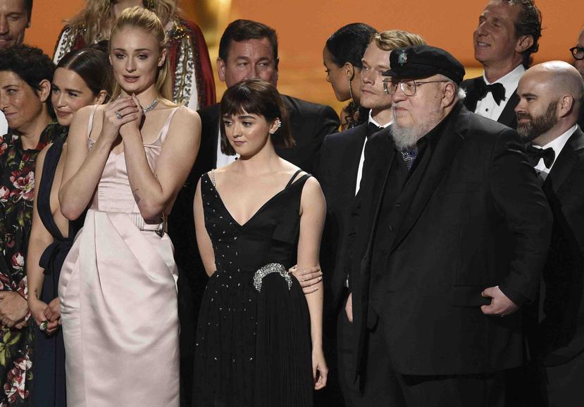 Parte del elenco de "“Game of Thrones” durante la premiación. (AP)