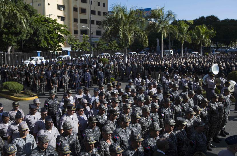 Miembros de la Policía Nacional dominicana participan en el lanzamiento del Operativo de Seguridad Navidad Tranquila 2018-2019, en Santo Domingo. (EFE)