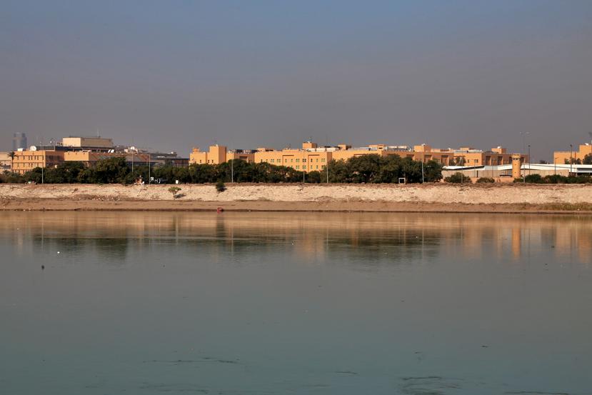 Una foto de la embajada estadounidense en Bagdad, Irak tomada desde el río Tigris el 3 de enero del 2020.