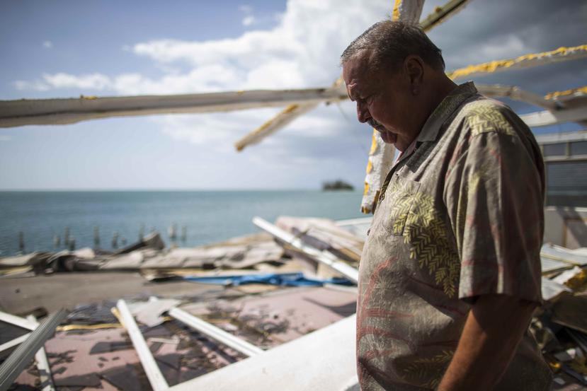 Eloy Mena, propietario del restaurante Vista Bahía, muestra los daños extensos que recibió el local entre los vientos y las corrientes de agua causados por el huracán María.