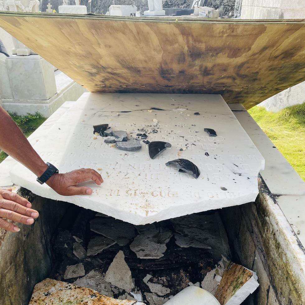 Cordelia González compartió varias imágenes de cómo encontraron recientemente algunas de las tumbas en el cementerio María Magdalena de Pazzi.