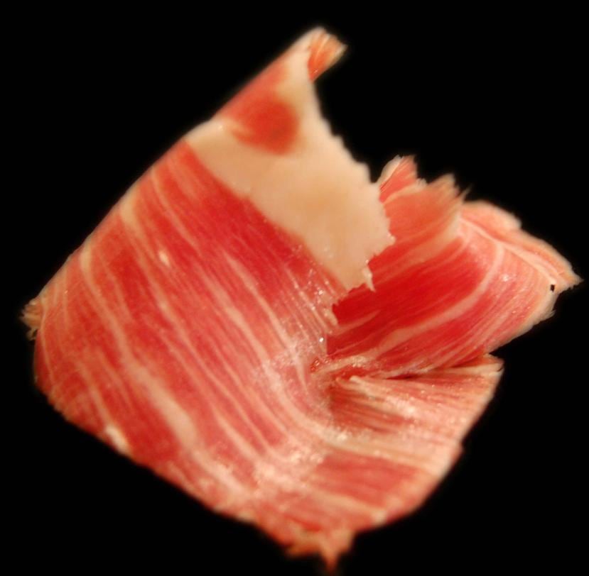 Aportando quizás el más celebrado de todos los productos porcinos, los cerdos negros ibéricos viven la vida más lujosa antes de su sacrificio al tope de la jerarquía de jamón curado de España. (Archivo/GFR)