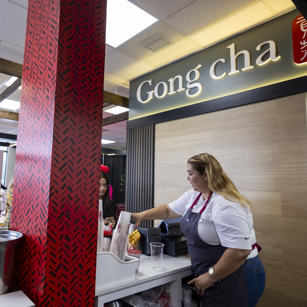 La inauguración de la primera tienda de Gong cha, una cadena de té de burbuja o “boba tea”, se da con la expectativa de que este mismo año abrirán otras cinco tiendas de té de burbuja, comenzando por un segundo establecimiento que abrirá en Plaza Atenas, en Manatí.