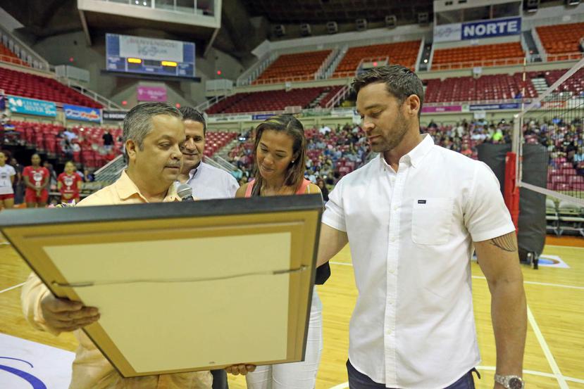Entre 2016 y 2017, James Arroyo (primero de izquierda a derecha) recibió un total de $500,000 ($250,000 por temporada) en aportaciones del Municipio de San Juan. (Archivo / GFR Media)