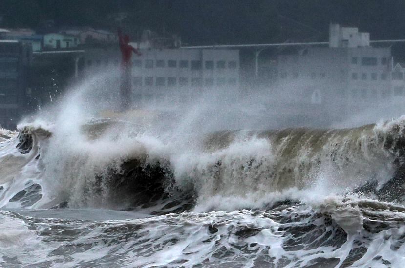 El tifón Nanmadol dejó precipitaciones récord y estragos en el sur de Japón.