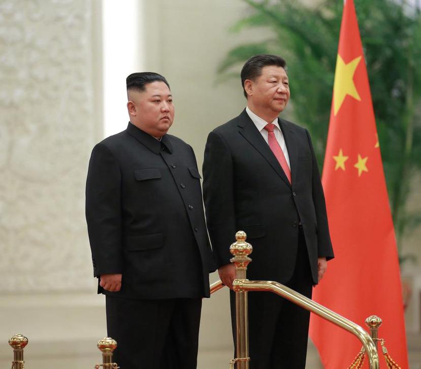 Foto de archivo del líder norcoreano, Kim Jong-un y el presidente chino, Xi Jinping, en Pekín, China. (EFE)