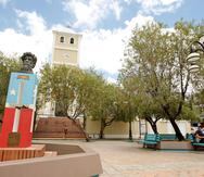 Los pueblos de Lares, Peñuelas, Fajardo y Guánica han perdido el 13% de su población desde el 2010, lo que reduce los recaudos de los ayuntamientos. En la foto, la plaza pública del municipio de Lares. (GFR Media)
