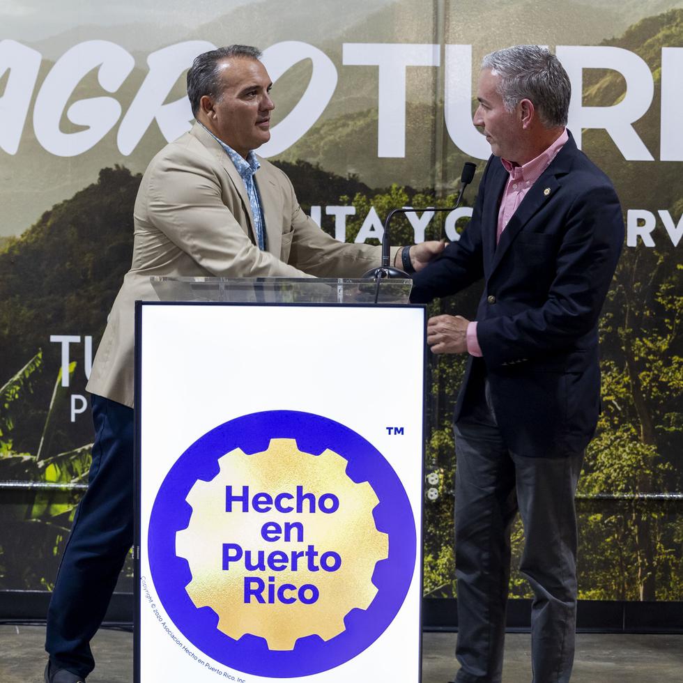 El principal oficial ejecutivo de GFR Media, Pedro Zorrilla junto al agrónomo Jorge Ramírez, presidente de la Asociación Hecho en Puerto Rico.
