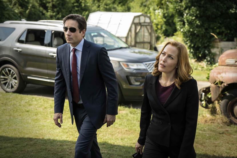 David Duchovny, interpretando a Fox Mulder, y Gillian Anderson en el papel de Dana Scully. (AP)