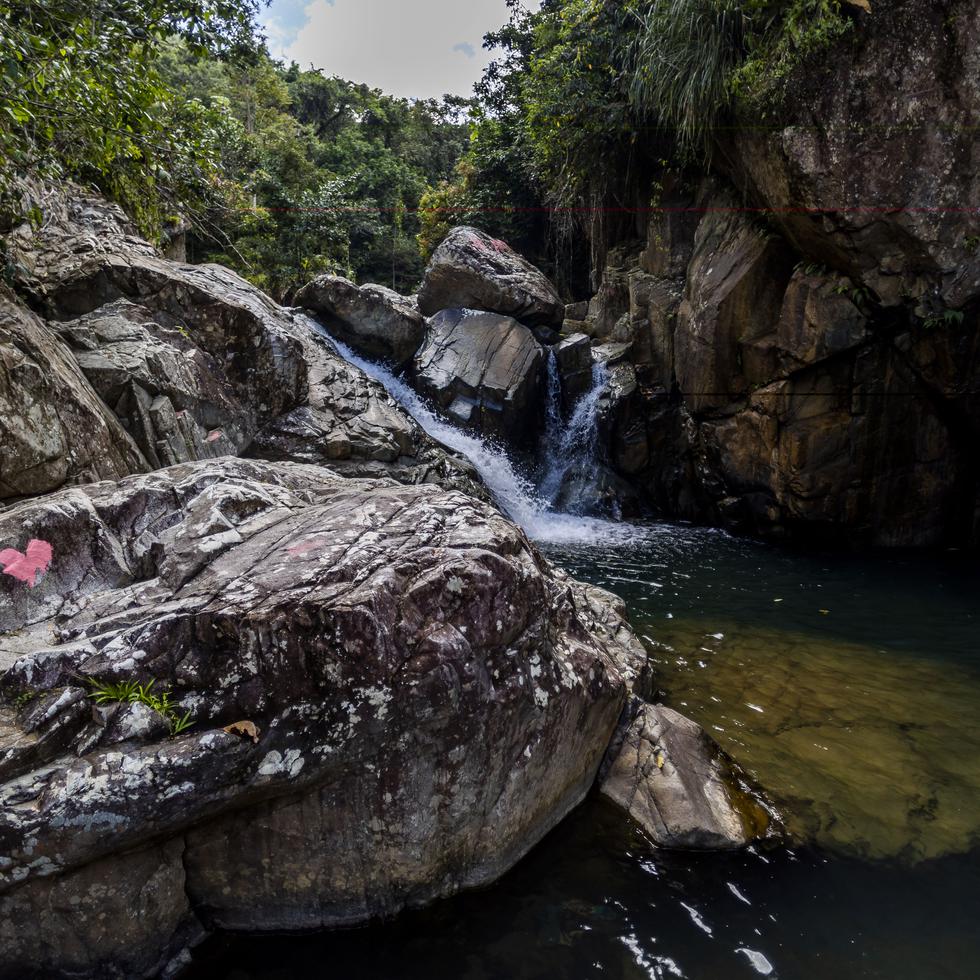 El charco los Tres Chorros, en Patillas, está compuesto por tres pozas alimentadas por tres pequeñas cascadas.