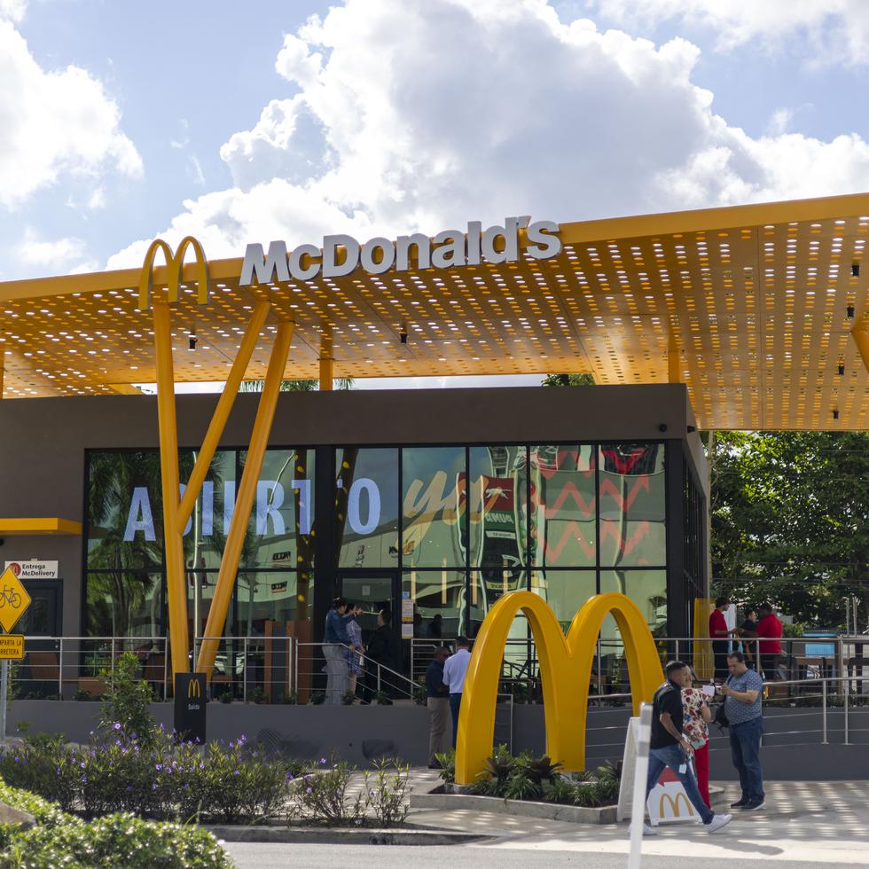 Este nuevo McDonald’s tiene un diseño único, creado solo para el área de San Patricio Village y en su creación se tomó en cuenta la cultura puertorriqueña.
