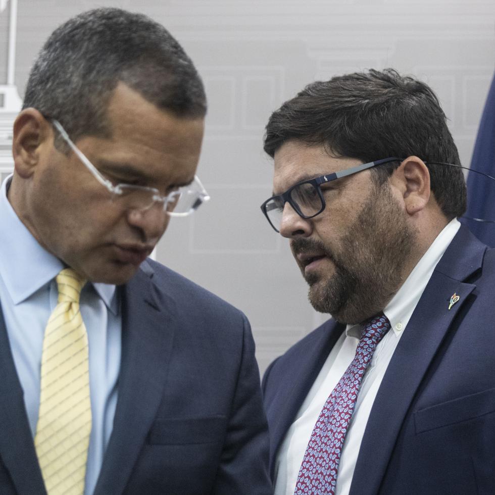 Foto de archivo del gobernador Pierluisi y el secretario de Salud, Carlos Mellado.